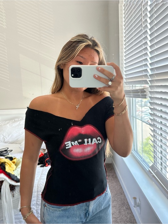Urban Outfitters Tops - Urban Outfitters Black Off-Shoulder Lip Graphic Tee